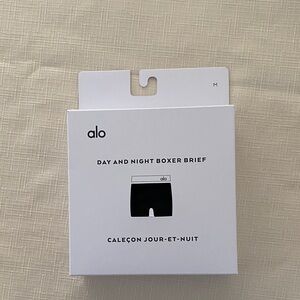 Alo Yoga Day and Night Boxer Brief